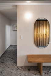 Pohled do předsíně (Rekonstrukce domu na Břevnově; Mimosa architekti)