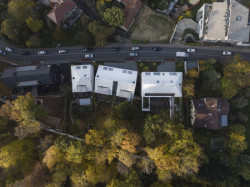 Kousek od historické obory Hvězda, v Libocké ulici, se nacházel opuštěný a zarostlý pozemek. (Trojdům, Martin Čeněk)