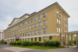 Budova Střední průmyslové školy stavební a Obchodní akademie na Kladně