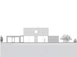 Jižní pohled (Cihlový dům v Pardubicích; architekti Jakub Dvořák a Michal Bílek)