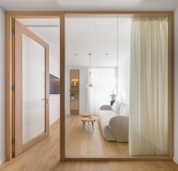 Pohled do kanceláří (Zrekonstruované kanceláře v Paláci Akropolis; Marco Maio Architects)