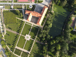 V průběhu rekonstrukce byly zachovány a opraveny všechny původní stavby, zbourán byl pouze jeden seník