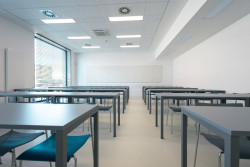 Vysoká škola báňská v Ostravě má novou budovu ekonomické fakulty. Navrhlo ji studio CHVÁLEK ATELIÉR s.r.o.