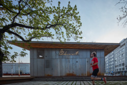 Park na Moravském náměstí, Consequence Forma: Pohled na kavárnu