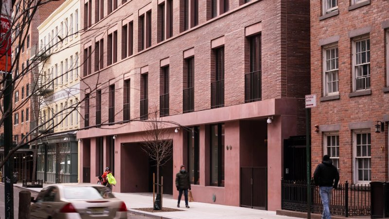 Bytovka z červeného betonu od David Chipperfield Architects