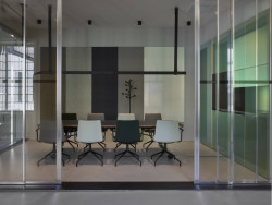 Konsepti nedávno otevřelo nový showroom s velkoformátovou projekcí, která v mnohém posouvá hranice vizualizací interiérů, za architektonickým návrhem stojí studio Perspektiv