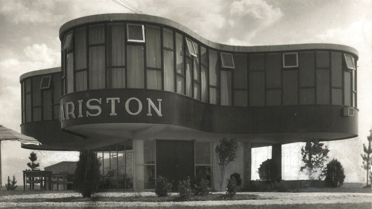 The Ariston: Při své krátké, ale přesto významné návštěvě Argentiny navrhl architekt a představitel Bauhausu, Marcel Breuer, v pobřežním městě Mar del Plata hotel Ariston, utopický příslib modernismu, který nebyl naplněn.