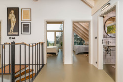 3K Architects zrekonstruovali rekreační chatu na Benešovsku na pozemku s ojedinělým severským rázem