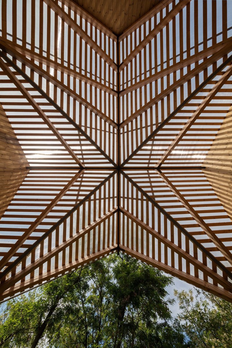Víkendový dům v Algyő, ANDRÁS VARSÁNYI, PÉTER POZSÁR, NORBERT VAS