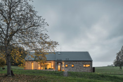 Lukáš Janout Architects jsou autory archetypálního rodinného domu v západních Čechách