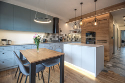 Byt s hexagonální dlažbou, FOREVA architects - foto