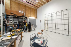 Wagenhallen se staly útočištěm pro řadu umělců.  (ATELIER BRÜCKNER, Wagenhallen ve Stuttgartu)