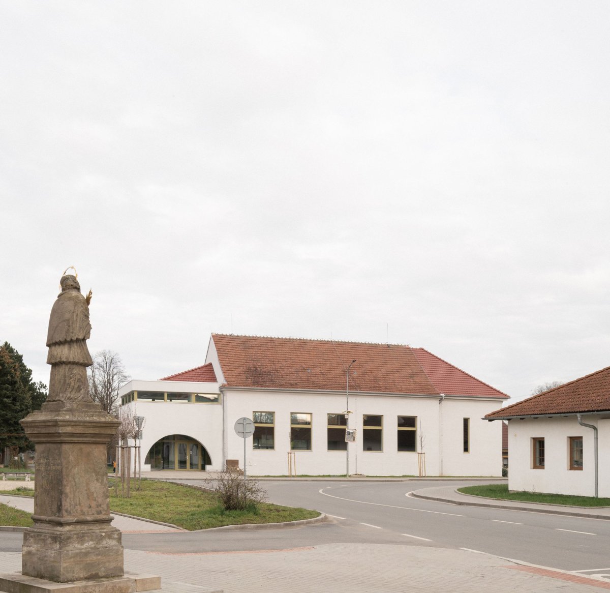 Sokolovna ve Veverských Knínicích, studio New Work