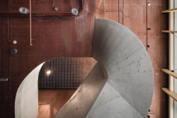 Na místě brněnského brownfieldu Vlněna vyrostl kancelářský komplex. Studio acht zde postavilo patnáctipodlažní prosklenou budovu s označením I.