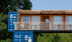 ARTIKUL architekti, ContainHotel - foto