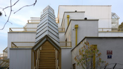 Jen v Praze byly podle projektů Vlada Miluniće a Jana Línka vybudovány čtyři domovy důchodců. Jejich přemýšlení o tomto druhu sociální architektury formovala i návštěva Švédska. Přesto byly jejich stavby v 80. letech limitovány stavem stavebnictví u nás. Domovy seniorů se realizovaly ze stejných panelů jako panelové domy na sídlištích.