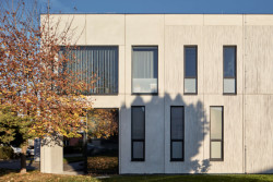 Architekti z Ateliéru stavebních konstrukcí realizovali v pražských Čakovicích skladové haly