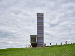 Cíle cest je projekt města Litomyšl. Jsou to drobné intervence do krajiny od architektů. (Rozhledna na Litomyšl, atelier-r)