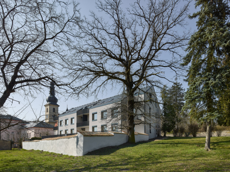 Bytový dům Komenského v Lysé nad Labem od Stempel Tesař architekti