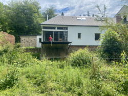 Ještě jednou mlýn: Bára Srpková a její partner s ním mají velké plány. "Možná to jednou dodělají naše děti," říká archiektka. 