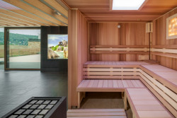 Vila s krytým bazénem od Petra Dobrovolného