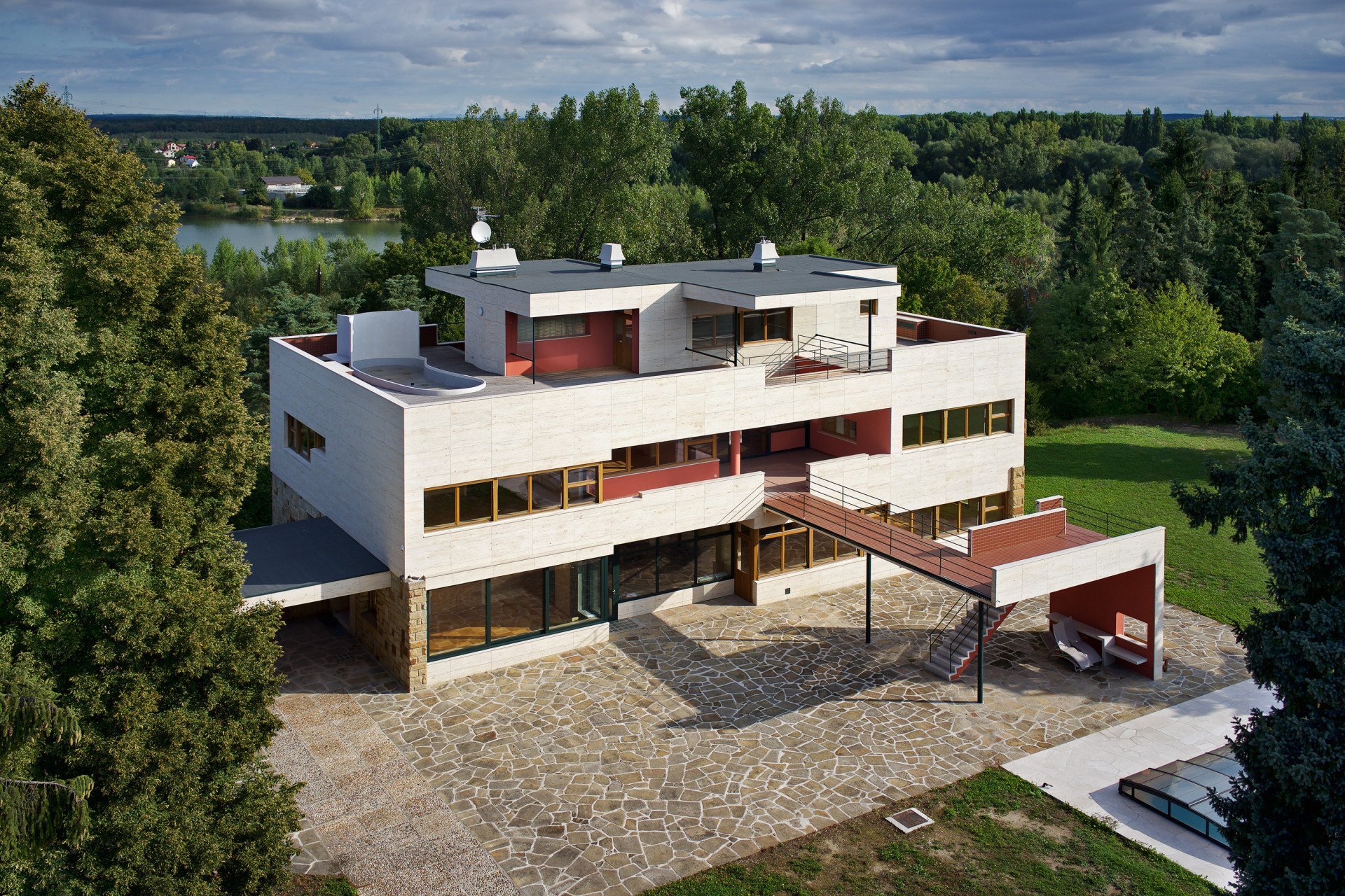 Volmanova vila v Praze od architektů Karla Janů a Jiřího Štursy