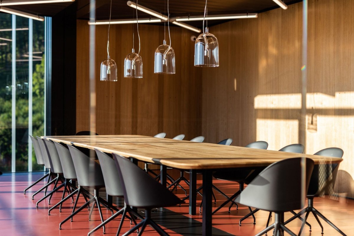 Nové sídlo KOMA MODULAR v pavilonu z EXPO 2015 získalo cenu Nejatraktivnější pracovní prostředí v soutěži Zasedačka roku.