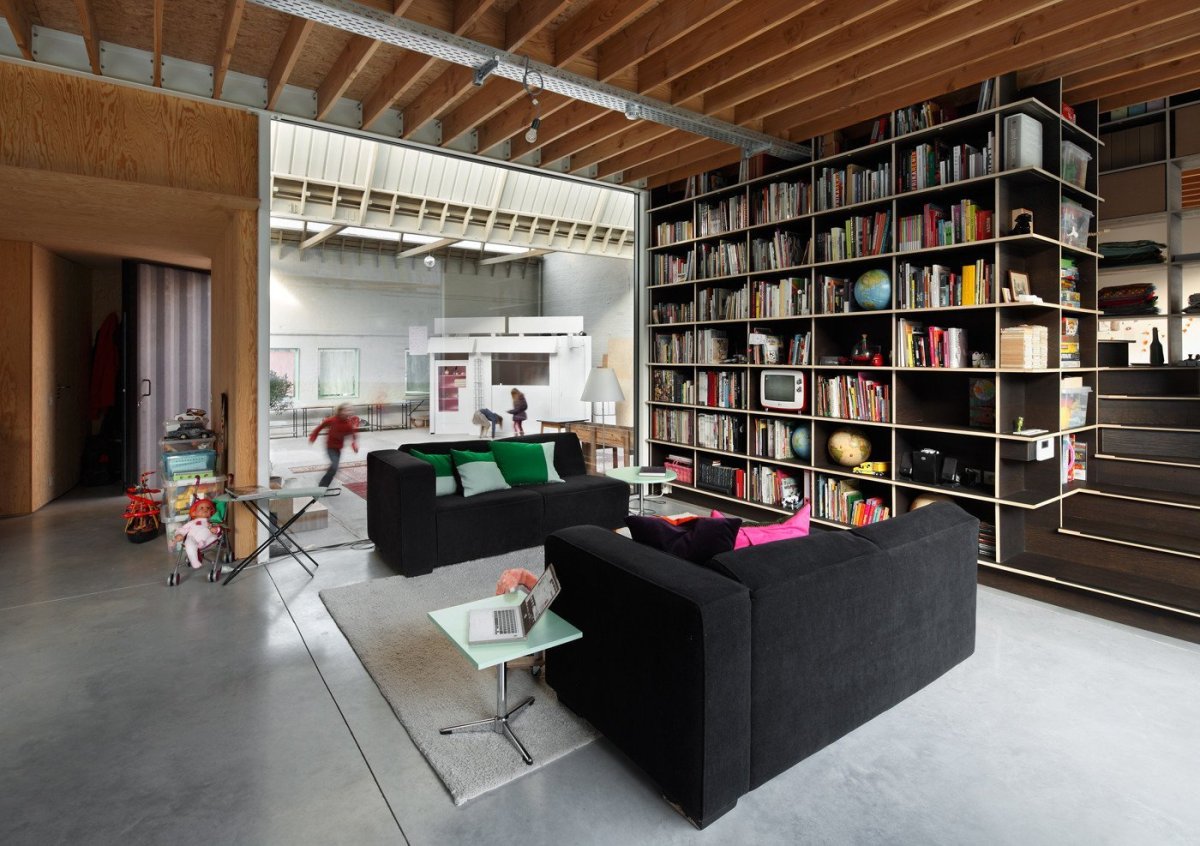 Přestavba industriální budovy na rodinný dům v Gentu, NU architectuuratelier