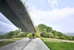 Rekonstrukce venkovského objektu doplněná betonovou přístavbou, Jordi Hidalgo Tané