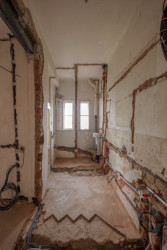 Rekonstrukce bytu v Praze-Nuslích, studio Collarch: Fotografie z průběhu rekonstrukce