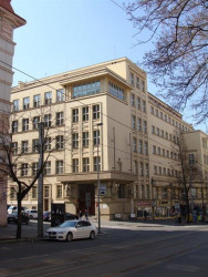 Zajímavé stavby dolní části Vinohradské (František Kavalír a Pavel Smetana, konstruktivistická škola) - foto