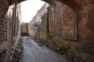 Oživení pevnosti Josefov, ateliér SVIŽN: dělová rampa mezi bastiony III. a IV. před obnovou