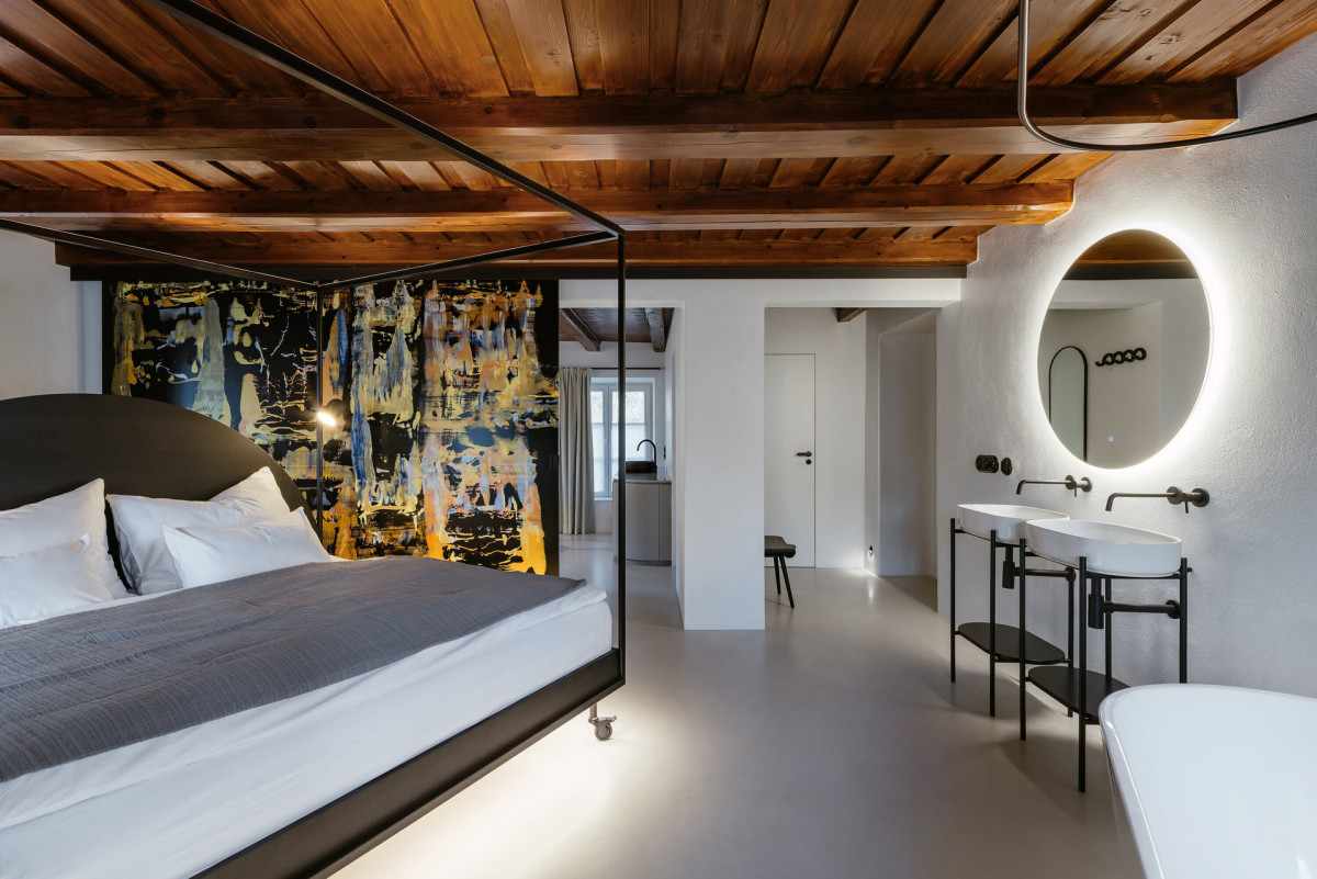 Pohled do apartmánu C (Nový penzion v Českém Krumlově; Tereza Komárková (Architéka), Lucie Němcová)