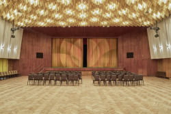 V Semilech se dochovaly také interiéry a umělecká díla. Město Semily, vlastník domu, dokonce stavbu přihlásil k památkové ochraně – ta ale nebyla KD udělena.