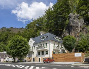 Zrekonstruovaný penzion v Hřensku od architektek z ateliéru Ykony
