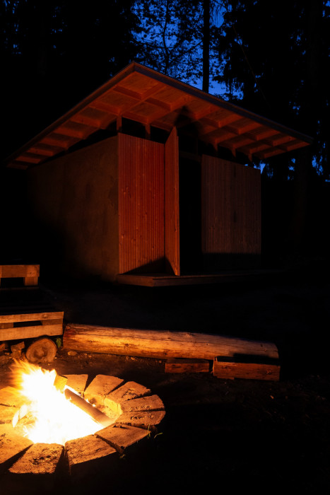 Útulňa pri Banskej Štiavnici, Ateliér HAUS / Miroslava Šestina, Tomáš Ružiak, Eva Šestina