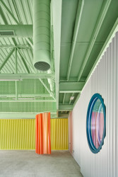 Educan Centrum od španělského studia Eeestudio