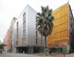 Dočasný bytový dům v Barceloně, Straddle3 + Eulia Arkitektura + Yaiza Terré