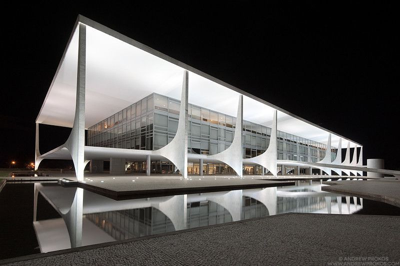 Prezidentský palác Brasília, Oscat Niemeyer