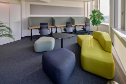 Nové lounge oblasti určené v pracovním prostředí k odpočinku a relaxaci.