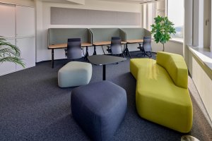 Nové lounge oblasti určené v pracovním prostředí k odpočinku a relaxaci.