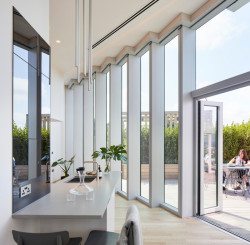 Americké studio SOM realizovalo výškovou budovu nad olympijskou čtvrtí v Londýně. Slouží jako butikový hotel a restaurace, ale najdeme zde i bytové jednotky