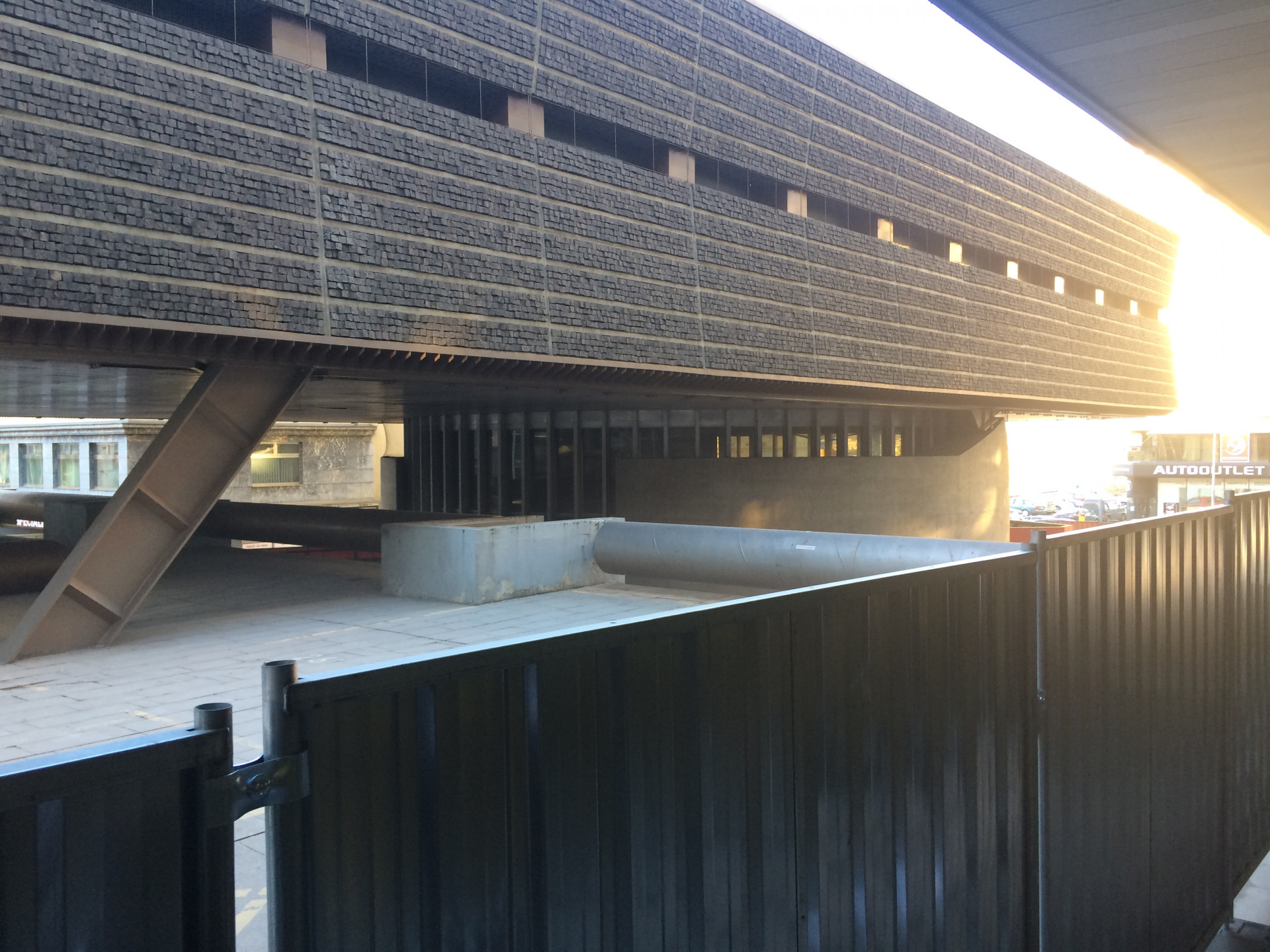 V Praze začala demolice hlavních věží komplexu Transgas. Foto: Matěj Beránek