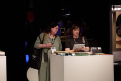 Výstava udržitelných materiálů WISE HABIT lákala návštěvníky.