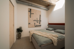 Ložnice (Byt ve vnitrobloku; BekArch)