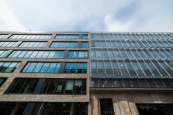 FIVE, QARTA architektura.