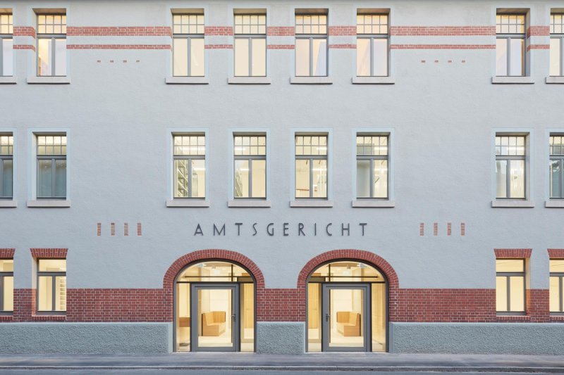 Rekonstrukce budovy okresního soudu Tübingenu od studia Dannien Roller Architekten