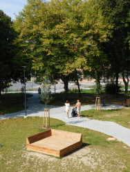 Nová dřevěná odpočívadla.