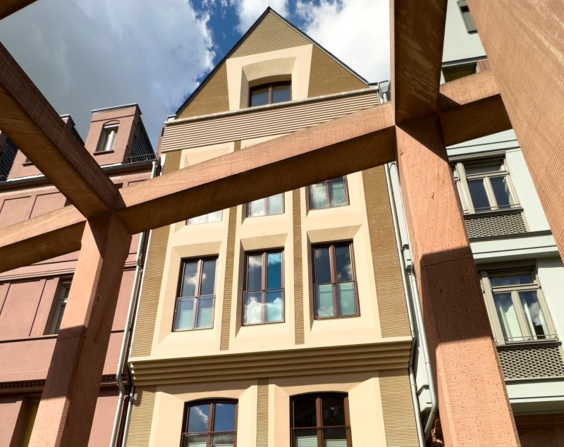 Prvky StoDeco našly uplatnění i při historizující stavbě Markt 38 v centru Frankfurtu nad Mohanem, zničeném během druhé světové války.