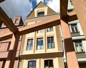 Prvky StoDeco našly uplatnění i při historizující stavbě Markt 38 v centru Frankfurtu nad Mohanem, zničeném během druhé světové války. 